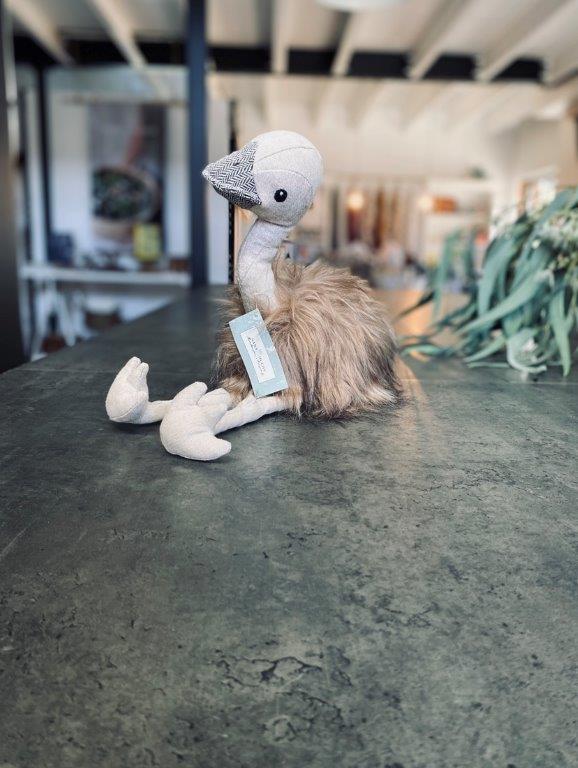 pago-nana-huchy-eddie_the_emu1 pago-nana-huchy-eddie_the_emu1
