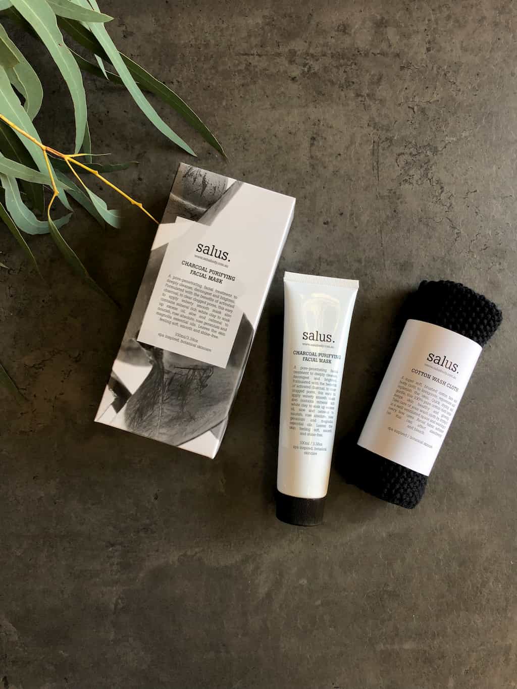 pago-salus-body-charcoal_purifying_facial_mask_set