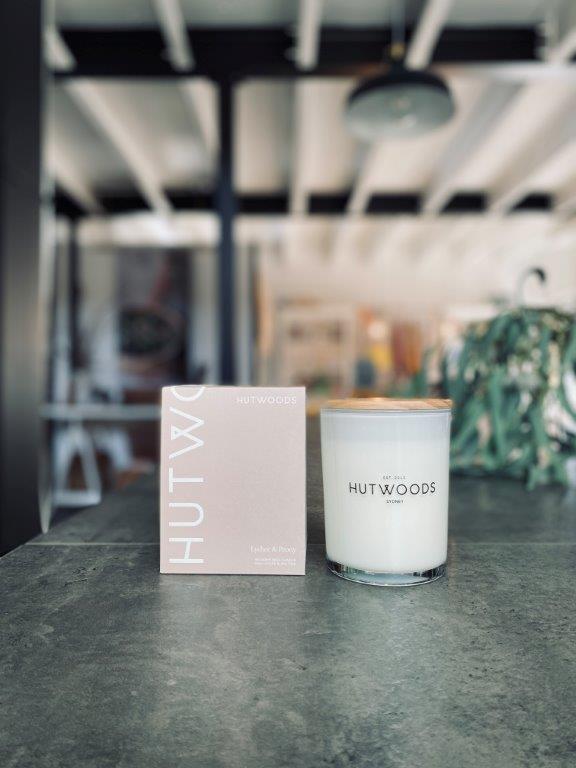 pago-hutwoods-wood_wick_candle_lychee_and_peony_500g