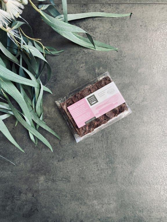 pago-whisk-and-pin-chocolate_block_rocky_road-320g-1