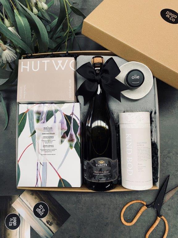 pago-centre_of_attention-gift_box1