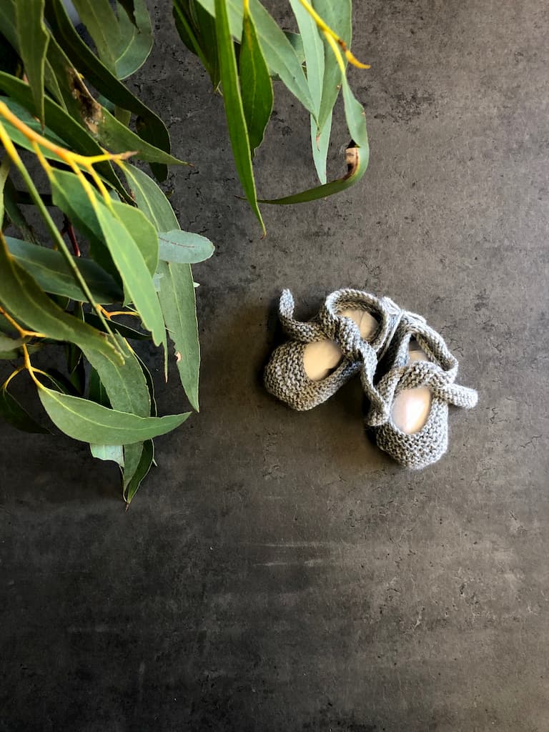 pago-handmade_baby_booties-grey