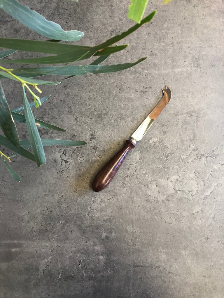 pago-turner-and-turner-cheese_knife-ebonised_jarrah-11cm