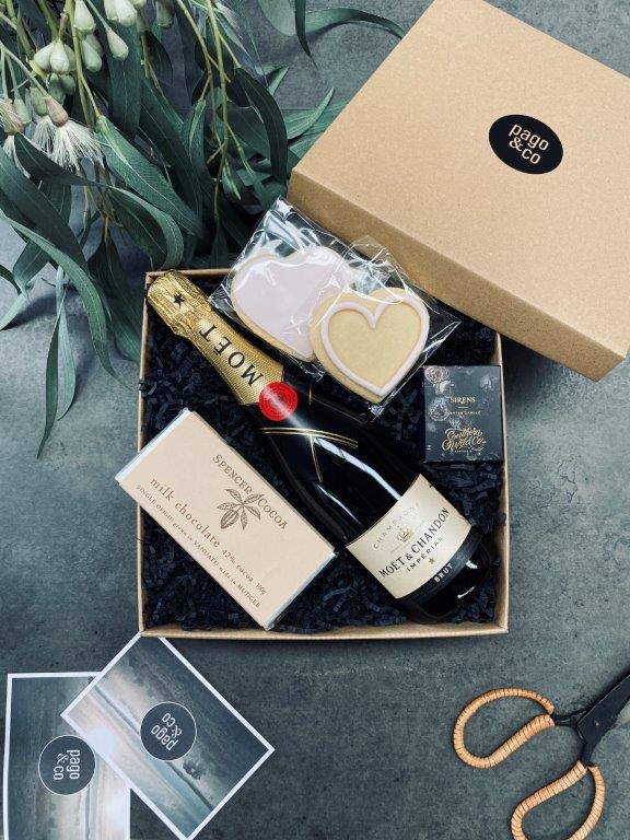pago-for_the_lovers_of_french_champagne-gift_box pago-for_the_lovers_of_french_champagne-gift_box