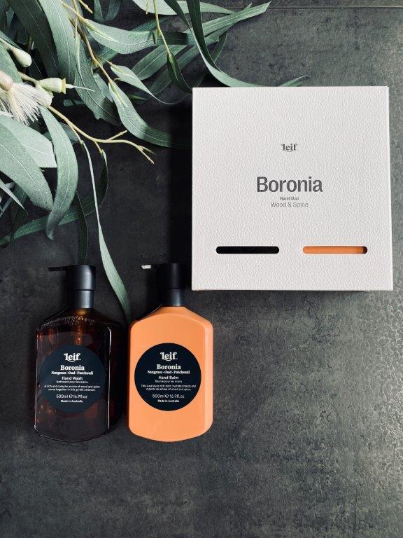pago-leif-gift_pack_two_hands_boronia-lrg1 pago-leif-gift_pack_two_hands_boronia-lrg1