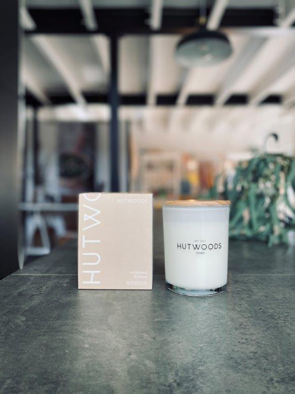 pago-hutwoods-wood_wick_candle_sandalwood_and_freesia-500g pago-hutwoods-wood_wick_candle_sandalwood_and_freesia-500g