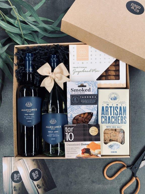 pago-summer_santa-gift_box