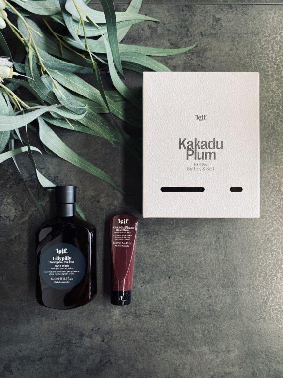 pago-leif-gift_pack_two_hands_kakadu_plum-small pago-leif-gift_pack_two_hands_kakadu_plum-small
