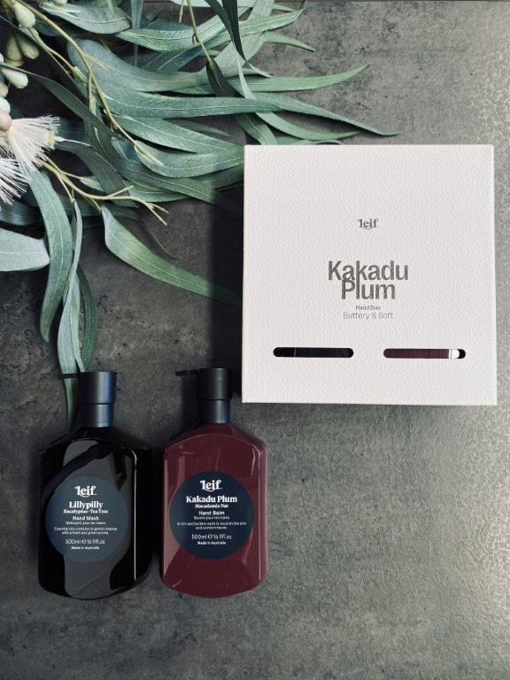 pago-leif-gift_pack_two_hands_kakadu_plum-lrg1 pago-leif-gift_pack_two_hands_kakadu_plum-lrg1