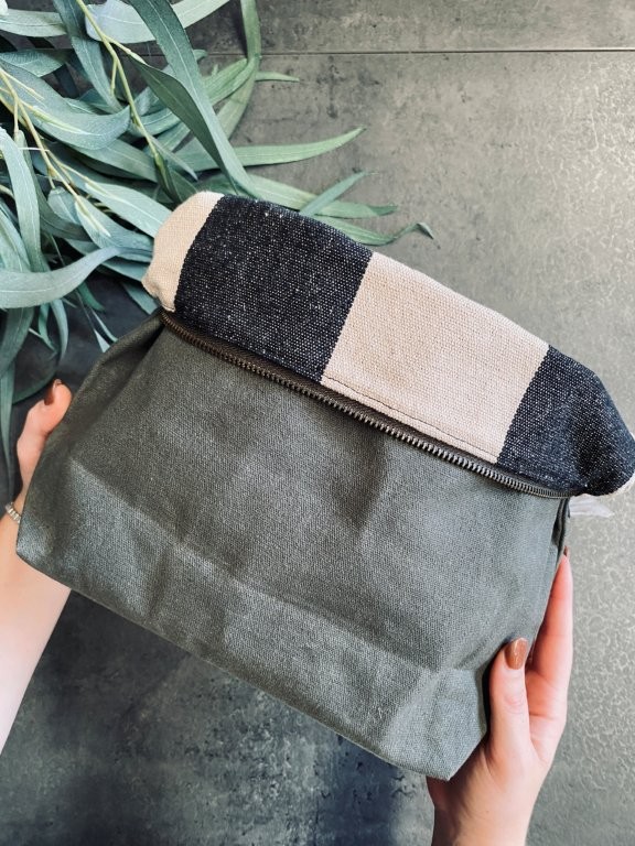 pago-saarde-journey_makeup_canvas_bag-olive pago-saarde-journey_makeup_canvas_bag-olive