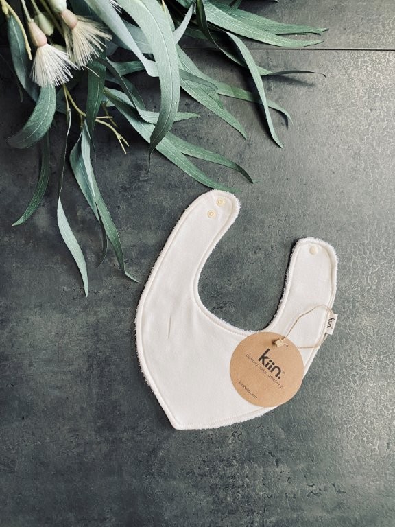 pago-kiin-dribble_bib_ivory pago-kiin-dribble_bib_ivory