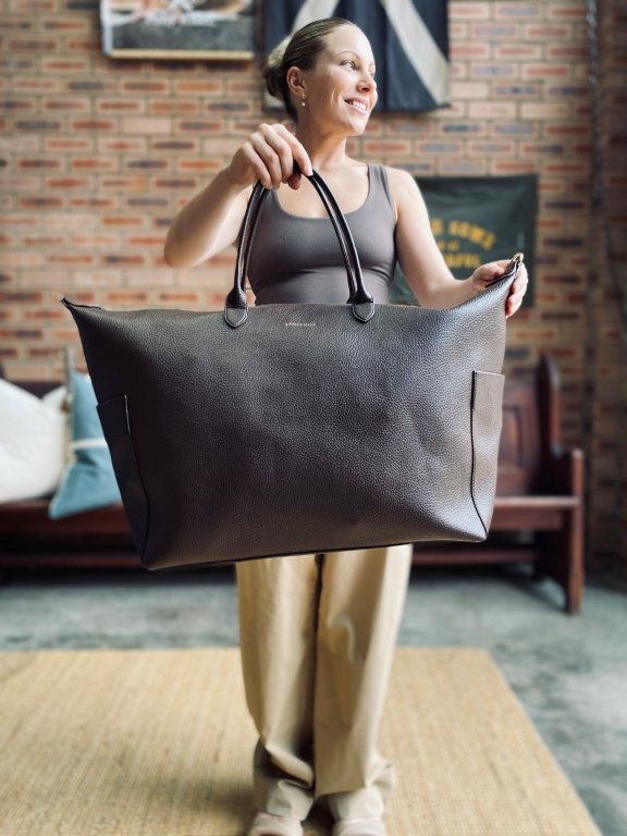 pago-louenhide-ohio_overnight_bag_chocolate pago-louenhide-ohio_overnight_bag_chocolate