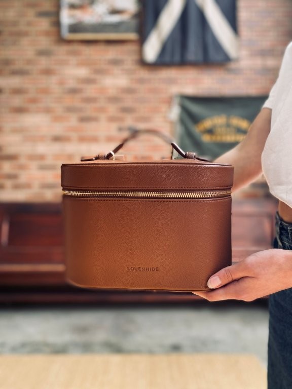 pago-louenhide-juliette_vanity_case_tan