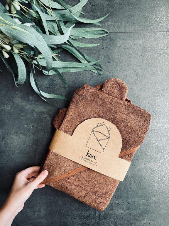 pago-kiin-hooded_towel_chocolate pago-kiin-hooded_towel_chocolate
